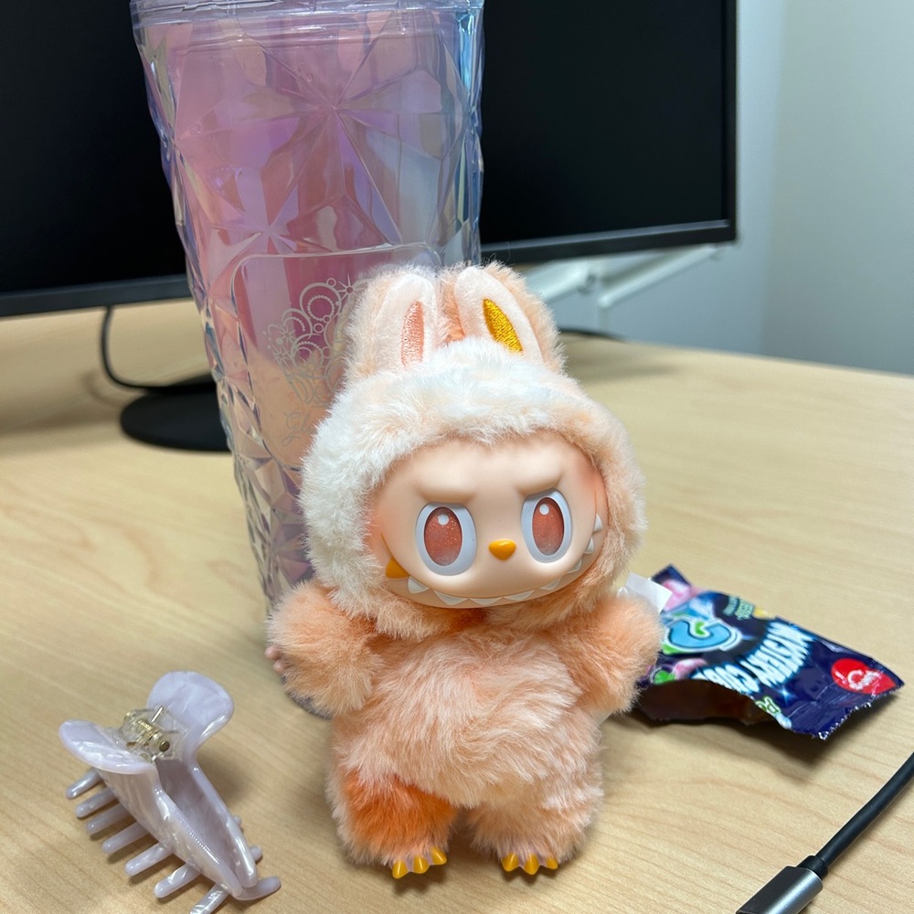 Labubu V3 Big Into Energy- Happiness - Cream and Orange
